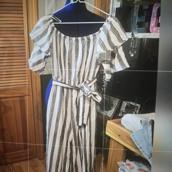 Off-Shoulder Striped Jumpsuit - Gray/White - Picture 5 of 7